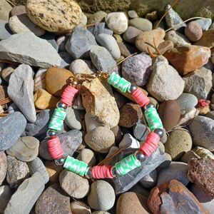 Beaded bracelet with lobster claw clasp